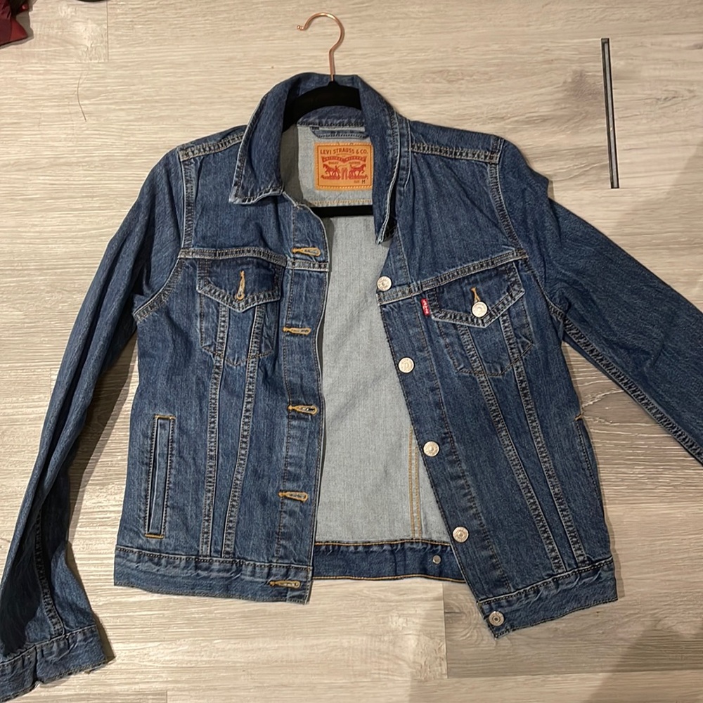 New Levi’s denim jacket (no tags)